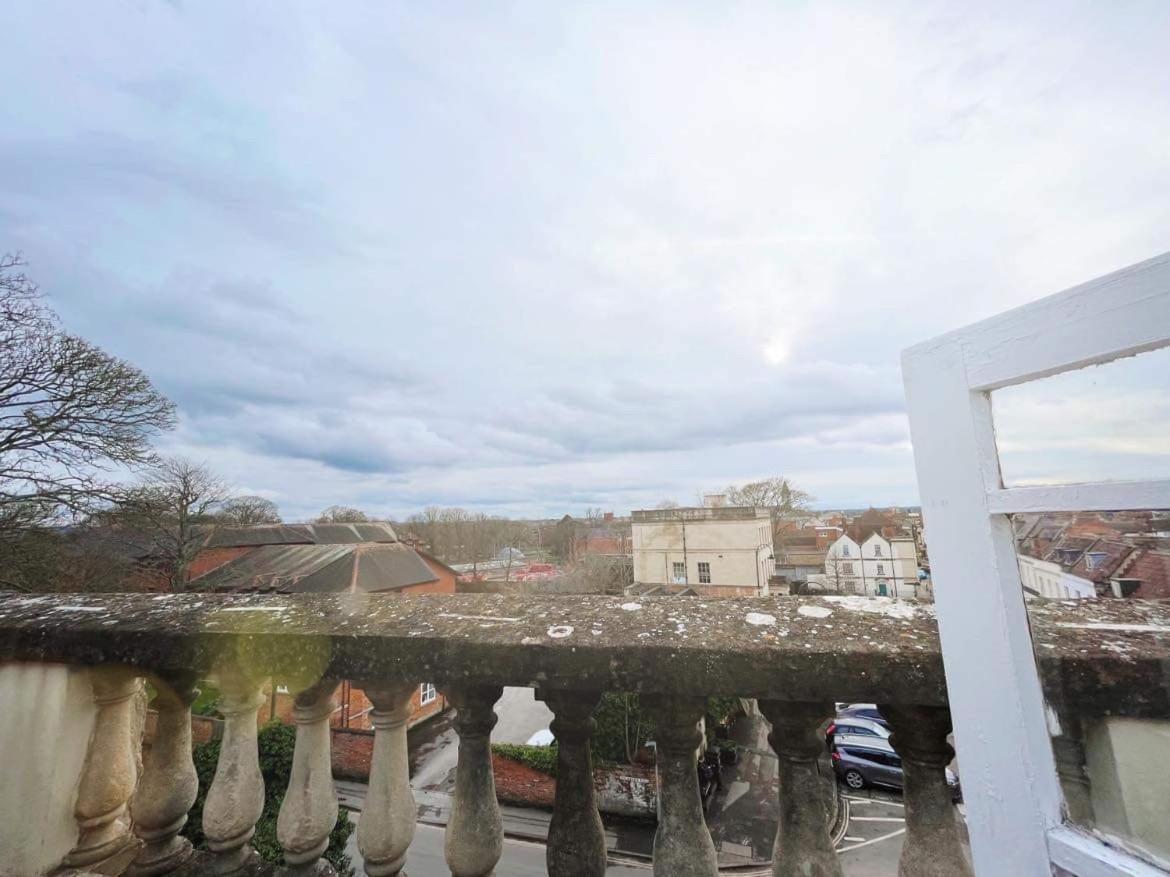 4 Bed Loft Apartment Overlooking Historic Town Trowbridge Zewnętrze zdjęcie